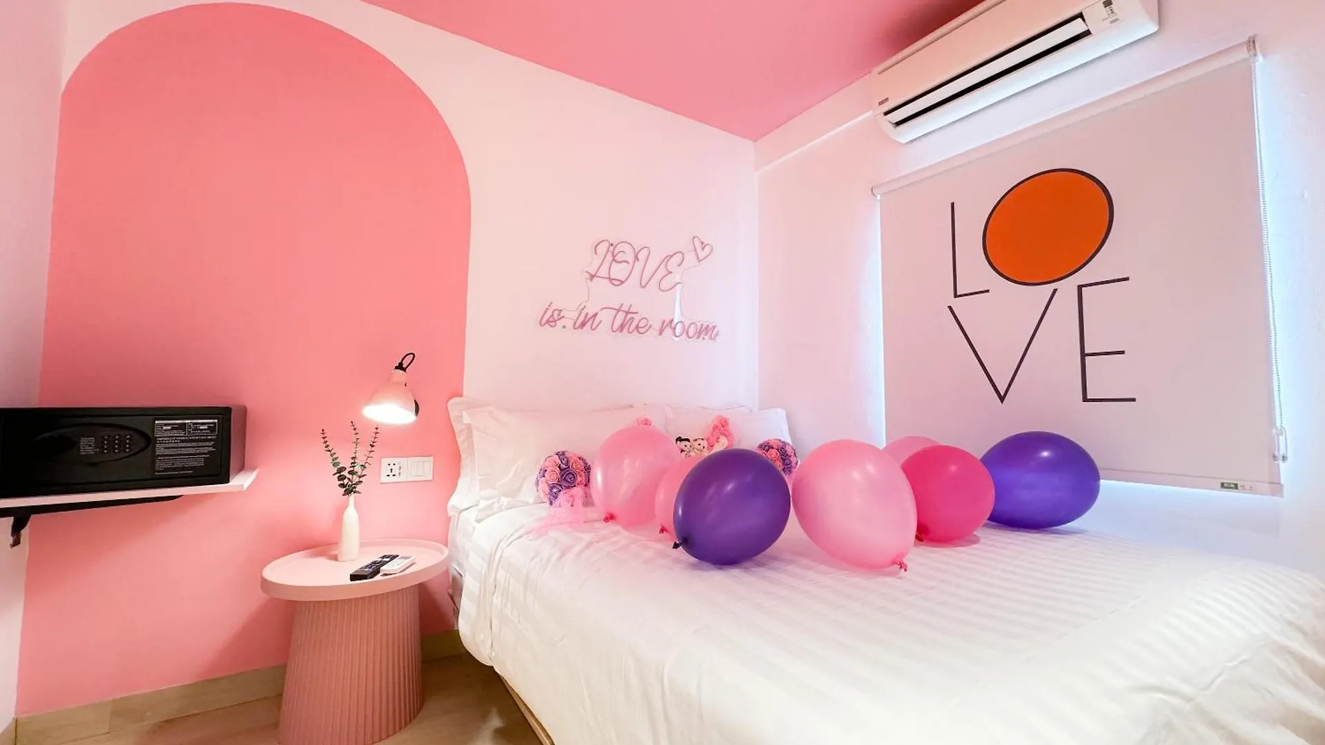 Apple 1 Hotel Gurney George Town