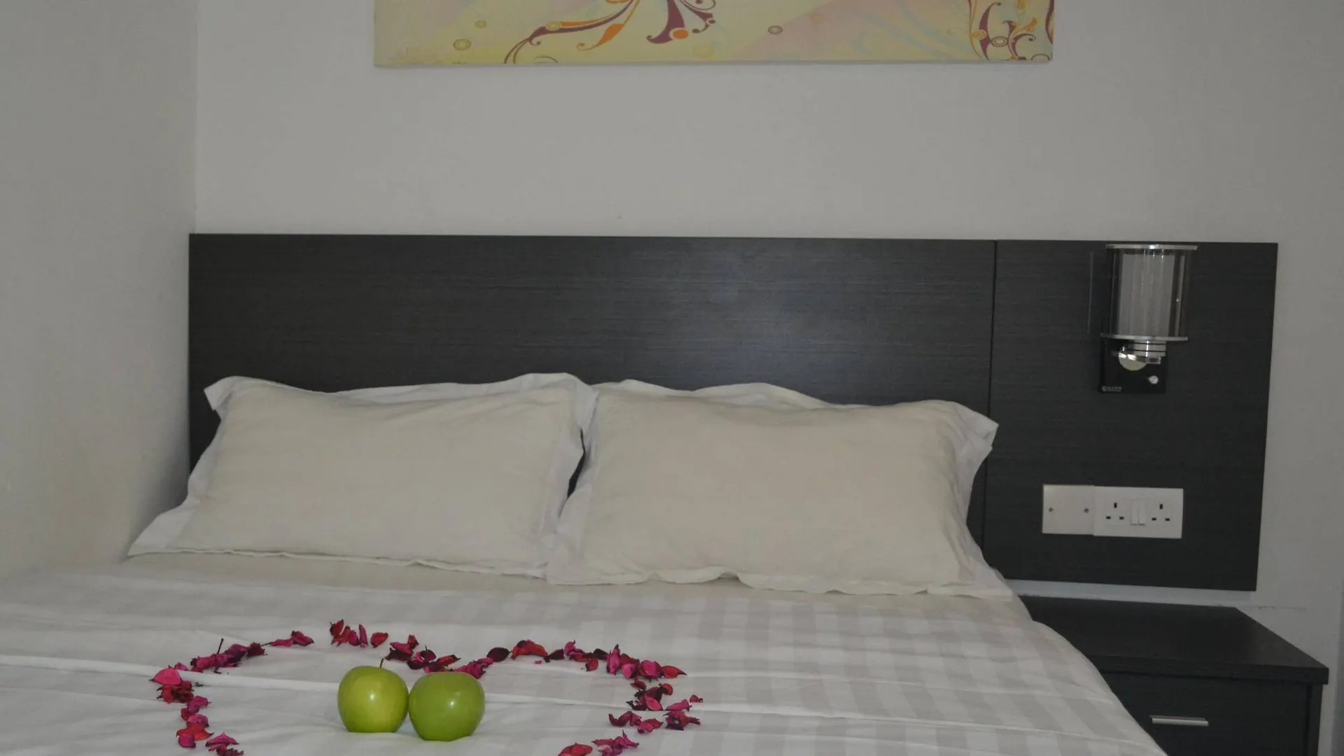Apple 1 Hotel Gurney George Town